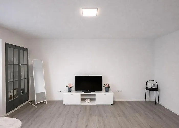 Moderne Und Grosse Direkt Am Rhein * Colónia