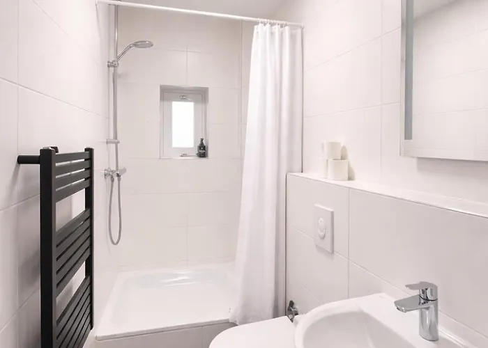 Moderne Und Grosse Direkt Am Rhein * Colónia